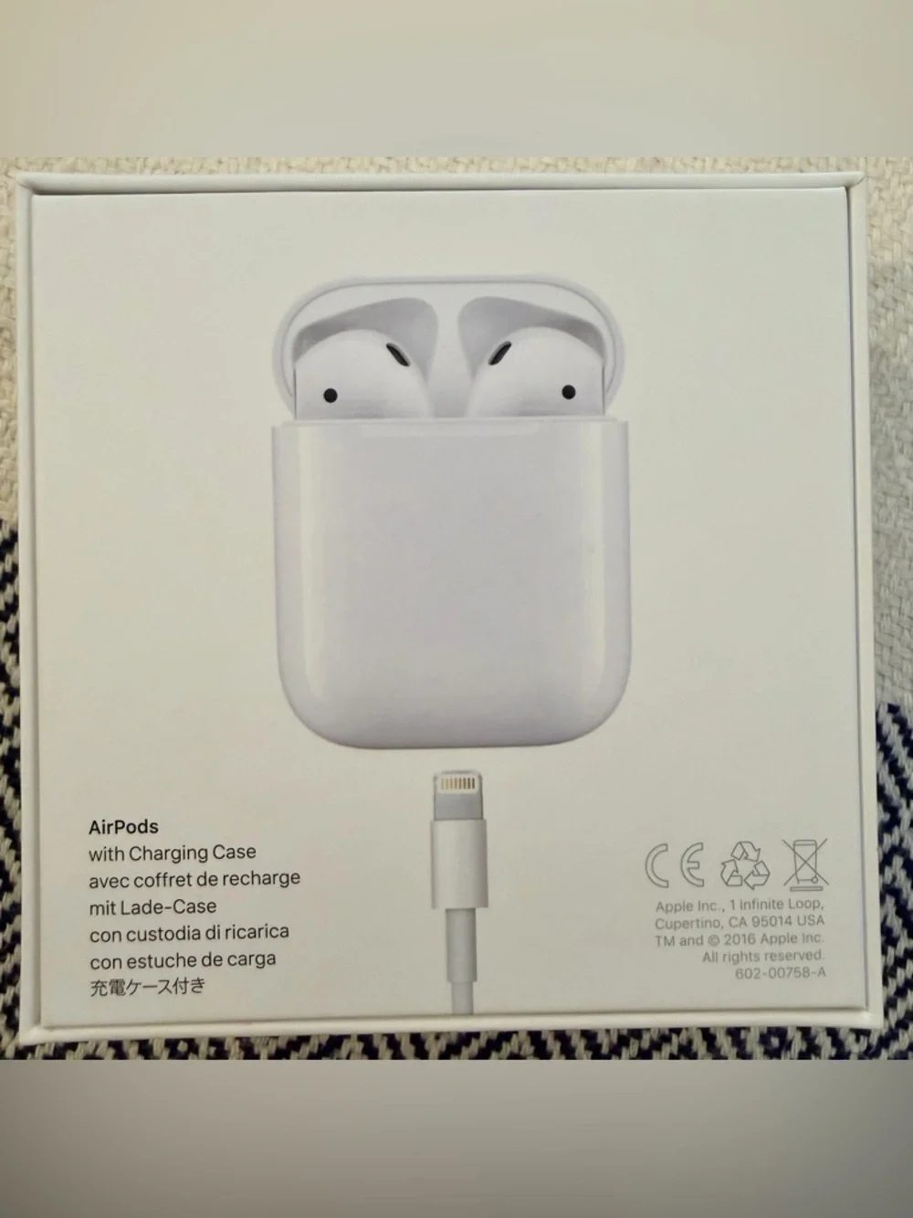 Apple AirPods Charging Case - White